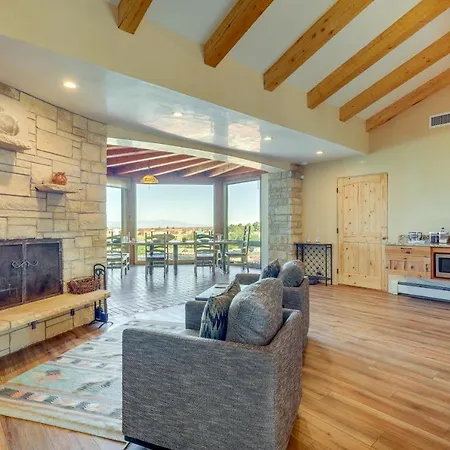Scenic Santa Fe Vacation Rental W/ Views + Hot Tub-2